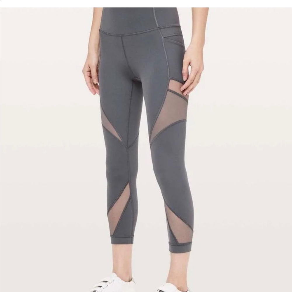 Grey lululemon leggings ankle length with pockets (mesh in motion)